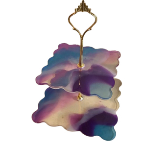 Nuevo soporte de pastel de resina blanca y dorada de 3 niveles para decoración de bodas, torre de exhibición de postres hecha a mano con resina epoxi y detalles de hojas doradas. - Product Image 5