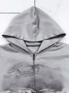 Sudadera con Capucha Nesta Sports Personalizada, 100% Algodón, Estilo Vintage, Lavado Ácido, Desgastada, con Estampado DTG, Tallas Grandes para Hombre - Product Image 2