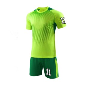 Conjunto de Camiseta y Pantalones Cortos de Fútbol para Hombre, Cuello en V, Color Verde, Manga Corta, Absorbe la Humedad, Sublimado, Número Personalizado 11, Todas las Temporadas, 100% Poliéster - Product Image 1