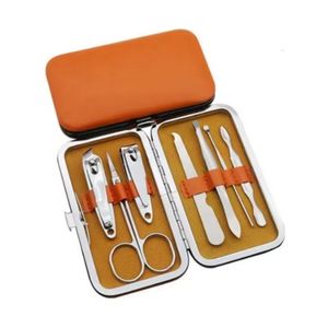 Ensemble de manucure luxueux 10 pièces, étui à fermeture éclair orange, outils en acier inoxydable poli, kit professionnel pour les ongles, soin des mains et des pieds - Product Image 1