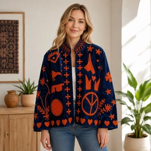 Veste Suzani en velours bleu brodée à la main, un incontournable de la mode indienne, cadeau d'Halloween pour elle, vêtement d'extérieur bohème - Product Image 1