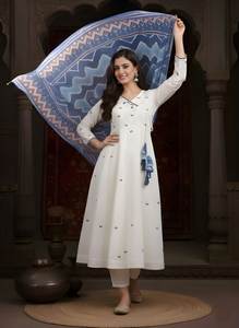 Conjunto de Kurta Anarkali estilo Angrakha de seda romana blanca para mujer, túnica acampanada hasta el suelo, pantalón y dupatta con bordados. - Product Image 4