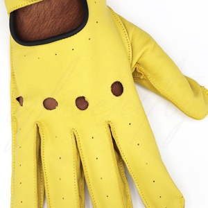 Gants de conduite en cuir de chèvre de haute qualité, personnalisables, unisexes, avec doublure jaune, légers et antidérapants pour le voyage et le sport - Product Image 3
