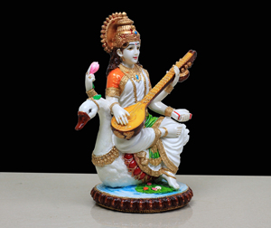 Estatua de Resina de la Diosa Saraswati con Cisne Veena, Figura Decorativa Religiosa Tradicional Hecha a Mano, Adorno de Mesa, Artesanía Nirmala - Product Image 3