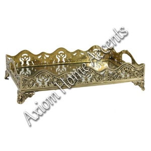 Elegante bandeja de latón con acabado brillante Ideal para servir en Navidad por Axiom Home Accents - Product Image 3