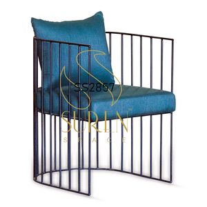 Chaise de salle à manger au design indien moderne artisanal, hôtels de luxe, restaurants, fer massif, cuir de luxe, utilisation en restaurant, bois massif - Product Image 2