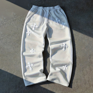 Pantalones Deportivos con Parche Cruzado Bordado Personalizado, Pantalones de Felpa de Alta Densidad, Joggers de Moda Urbana al Por Mayor - Product Image 1