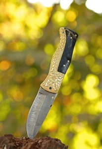 Couteau pliant industriel artisanal DIY avec lame en acier Damas et manche en laiton et corne, pointe tombante, étui en cuir - Product Image 3