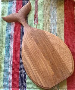 Planche à découper rectangulaire en bois massif avec poignée en bois, épaisseur 1,5 cm, passe au lave-vaisselle, planche à découper de cuisine, plateau de service SOFIYA CRAFT - Product Image 4