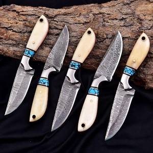 Lote de 5 cuchillos nórdicos Skinner de acero de Damasco con hoja fija, mango de hueso, espiga completa, para camping y caza, con funda de cuero OEM - Product Image 1