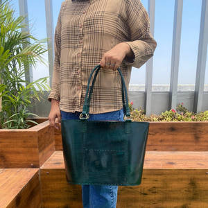 Bolso de mano de cuero verde personalizado para mujer, bolso de lujo de cuero Crazy Horse genuino hecho a mano, bolso de hombro verde con cremallera - Product Image 3