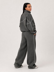 Survêtement pour femme en tissu léger et confortable, idéal pour le fitness, les entraînements, les sorties décontractées et l'usage quotidien. - Product Image 4