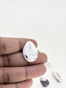 พลอยแท้คุณภาพสูงสุด บัฟฟาโลไวท์ คาโบชอง แบบเม็ดเดี่ยว ขัดเงาอย่างดี ขายส่งจำนวนมาก สำหรับทำเครื่องประดับเงิน ในราคาที่ดีที่สุด - Product Image 4