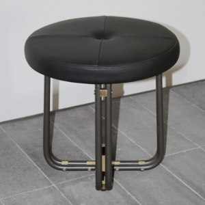 Taburete Moderno Compacto de Acero con Acabado Duradero y Diseño Minimalista - Product Image 1