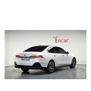 BMW Série 5 520i M Sport 2023, 7 706 km, boîte automatique, sièges en cuir, conduite à gauche, caméra de recul - Product Image 2