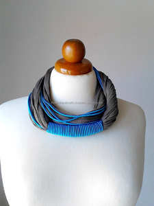 Collier de perles de verre brodées artisanales Bijoux faits à la main sophistiqués pour des tenues modernes, traditionnelles et de fusion - Product Image 6