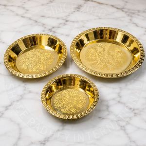 Ensemble de plats de service en laiton faits à la main avec motif géométrique, design traditionnel pour la décoration de la maison, les restaurants et les services festifs - Product Image 1