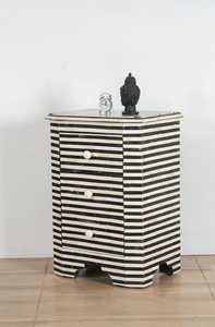 Table de chevet artisanale en os incrusté : rangement moderne à 3 tiroirs rayé noir et blanc - Product Image 3