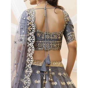 Merveilleux Grey Art Silk Reception Wear Lehenga Choli avec miroir pour demoiselles d'honneur et invités Accessoires de marié - Product Image 2