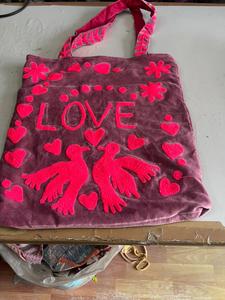 Bolso de mano de terciopelo Premium Love & Peace con elegante bordado, bolso suave para viajes, compras, fiestas, regalo para mujeres, niñas y niños. - Product Image 2