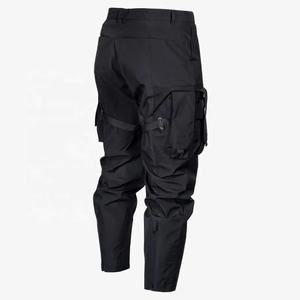 Pantalon Techwear Homme Personnalisé Imperméable Tactique Cargo Multi-poches Cyberpunk Streetwear avec Bretelles Fonctionnelles Joggers - Product Image 4