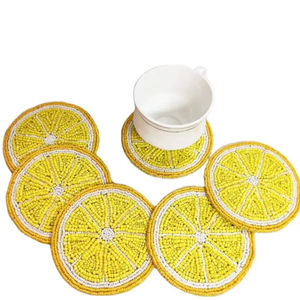 Sous-verres ronds brodés de perles de verre faites à la main, motif citron, écologiques et réutilisables, de haute qualité - Product Image 1
