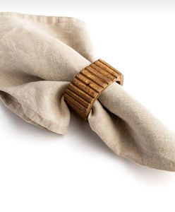 Elegantes Anillos de Servilleta Redondos Hechos a Mano de Madera – Decoración de Mesa Minimalista Escandinava - Product Image 1