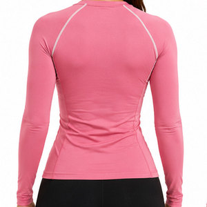 Camiseta de compresión para mujer con transpirabilidad mejorada, material elástico y ajuste atlético optimizado para uso deportivo - Product Image 2
