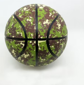 Ballon de basket camouflage taille 7 en PVC durable pour sport en extérieur - Product Image 1