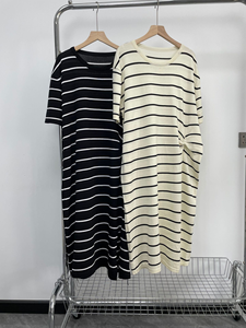 Robe longue en tricot à col polo rayé à manches courtes pour femmes, vente en gros - Product Image 6