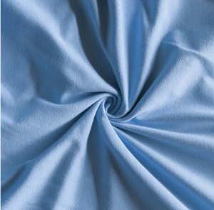 Tela de punto elástica de algodón jersey simple, 180 GSM, suave y transpirable, fabricada en India, suministro a granel para fabricantes de prendas de vestir - Product Image 1