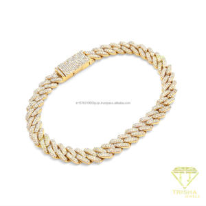 สร้อยข้อมือโมอิสซาไนต์สีเหลืองทองพรีเมียม ประดับด้วยพลอยเจียระไนทรงเหลี่ยมและดีไซน์แบบคิวบันลิงค์สุดคลาสสิก - Product Image 1