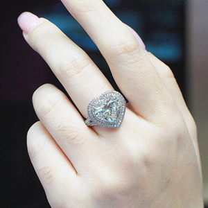 Anillo Iced Jewelz de 5.20 Quilates con Corte Corazón, Chapado en Oro Amarillo de 14K, para Ella, con Certificado IGI, Gran Venta - Product Image 4