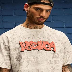 Camiseta de Hombre, Talla Grande, Color Beige, Manga Corta, Cuello Redondo, Estampado Gráfico Completo, Estilo Urbano - Product Image 3