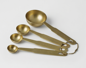Juego de cucharas medidoras de metal, chapadas en oro, resistentes al calor, diseño minimalista, perfectas para medir y uso elegante en la cocina. - Product Image 4