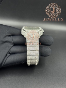 Montre de luxe Hip Hop Moissanite pour homme, style diamant, finition glacée, inspirée des célébrités, disponible à la vente - Product Image 5