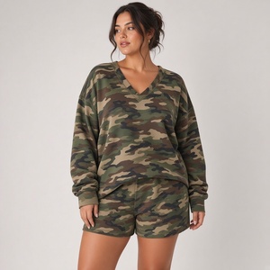 Sweat-shirt à manches longues et col en V pour femme, imprimé camouflage Supreme marron foncé, motif écorce d'arbre et cône de pin, avec short assorti - Product Image 4