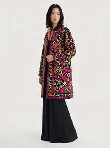 Veste longue en velours tissé noir de qualité supérieure, brodée d'un motif floral coloré, style bohème, manches longues, vêtement d'extérieur pour l'hiver - Product Image 2