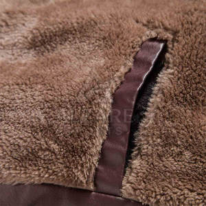 Veste d'hiver classique décontractée en cuir avec capuche réglable et construction de coutures durables - Product Image 5