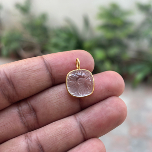 Colgante de Plata de Ley con Cristal Tallado en Forma de Cojín y Flor, Diseño Único, Regalo Religioso para Cumpleaños o Aniversario para Mujer - Product Image 1