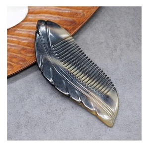 Peigne artisanal en corne naturelle, outil traditionnel de massage du cuir chevelu, soin des cheveux, conception anti-statique pour cheveux épais, toilettage professionnel - Product Image 1