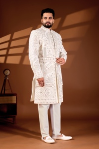 Blazer de créateur haute couture pour mariage, style Sherwani ivoire, avec ceinture en maille diamantée et motifs floraux Paisley à sequins - Product Image 5