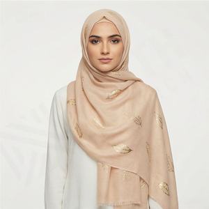 Pañuelo Elegante para la Cabeza, Hijab Largo y Estilizado para Mujer, Tela Suave y Ligera, Chal Moderno y Cómodo para Uso Diario en la Oficina, Premium - Product Image 2