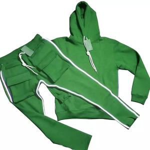 Ensemble de survêtement d'hiver personnalisé deux pièces pour hommes, joggers unisexes brodés, réfléchissants, décontractés, en mélange de coton, séchage rapide pour hommes - Product Image 1