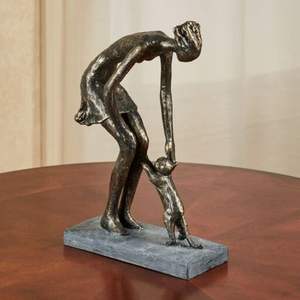 Sculpture artisanale en aluminium coulé reflétant un mouvement délicat, une profondeur culturelle, une finition raffinée et une élégance artistique moderne. - Product Image 2