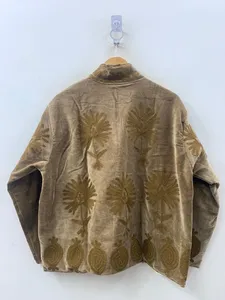 Chaqueta de Terciopelo Beige Premium para Mujer, Hecha a Mano con Bordado Floral Tradicional, Elegante, de Manga Larga, Estilo Étnico para Invierno - Product Image 2