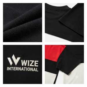 เสื้อยืดคอกลมแขนสั้นผู้ชาย E INTERNATIONAL ผ้าคอตตอนเจอร์ซีย์สีสันตัดต่อแบบลำลอง พร้อมดีไซน์ลายปะติด - Product Image 5
