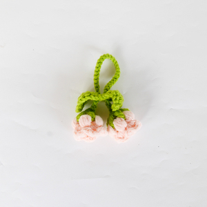 Llavero de flor de ganchillo hecho a mano, colgante floral de lirio de los valles rosa tejido, accesorio para bolso, arte puro, conjuntos de regalo artesanales - Product Image 1