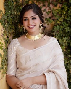 Sari en soie banarasi douce et élégante avec broderie dorée Zari, non cousu, blanc 77886 - Product Image 2