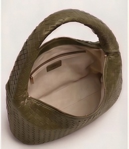 Sac fourre-tout hobo en cuir véritable tressé pour femme, style anglais, avec fermeture éclair et chaînes, sac à bandoulière de luxe personnalisé, vente en gros - Product Image 2